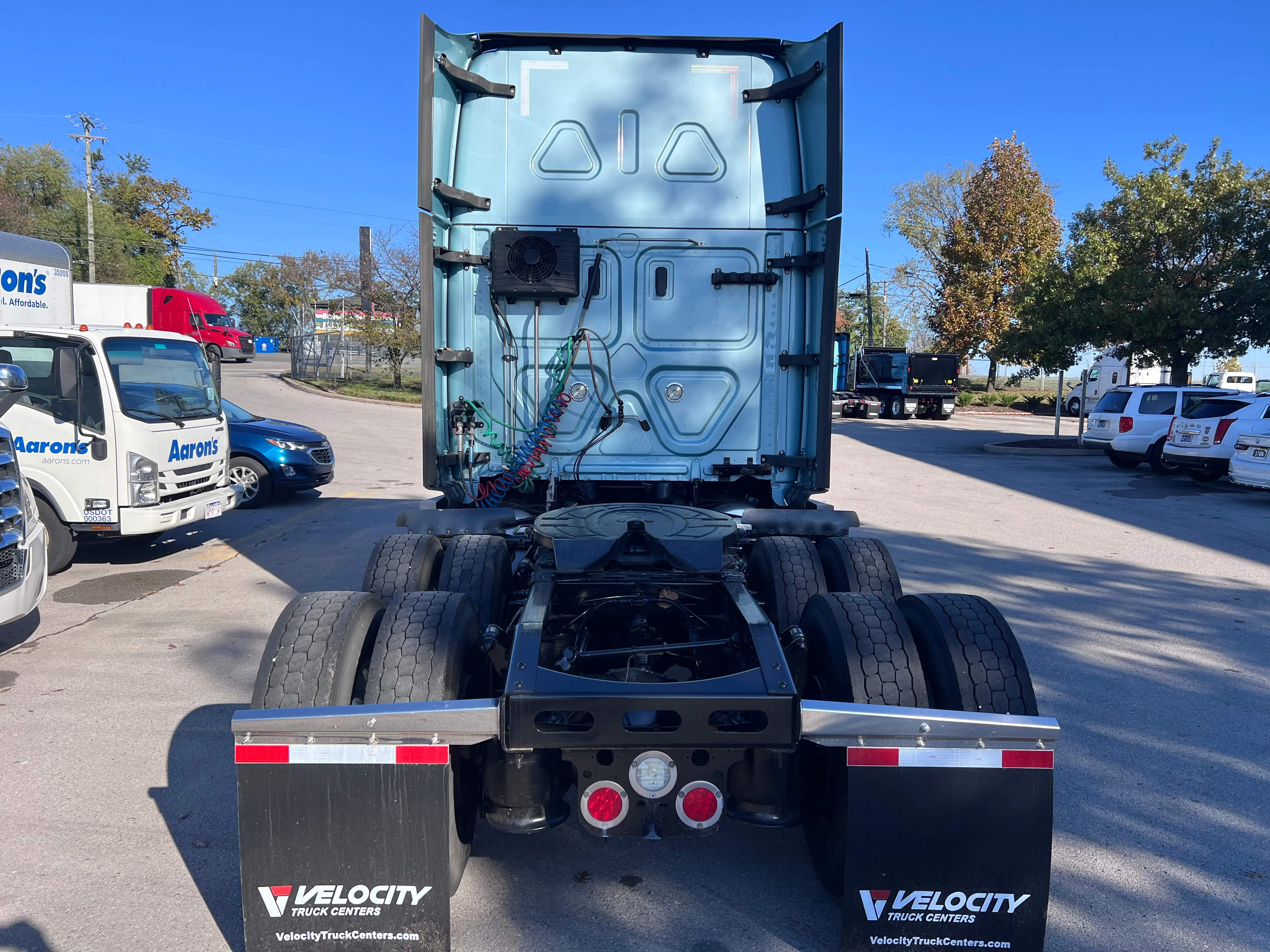 2021 Freightliner Cascadia in Nashville Isuzu, TN — photo 5