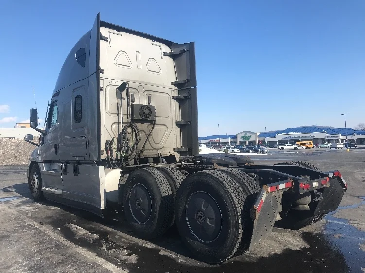 2020 Freightliner Cascadia - image 5