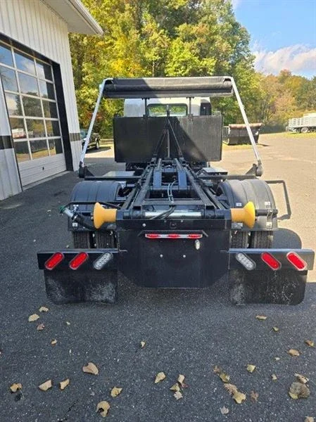 2024 Isuzu NRR - image 6