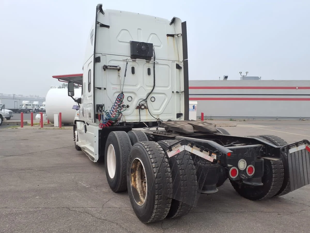 2020 Freightliner Cascadia in Taylor, MI — photo 6