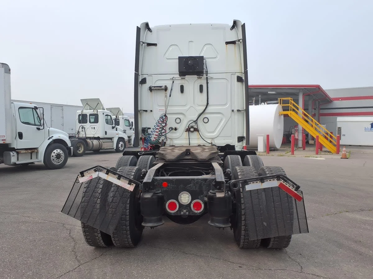 2020 Freightliner Cascadia in Taylor, MI — photo 5