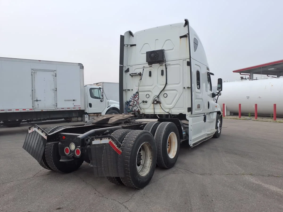 2020 Freightliner Cascadia in Taylor, MI — photo 4