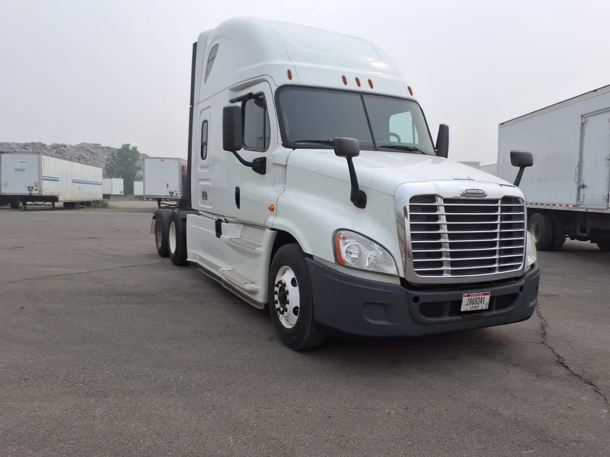 2020 Freightliner Cascadia in Taylor, MI — photo 3