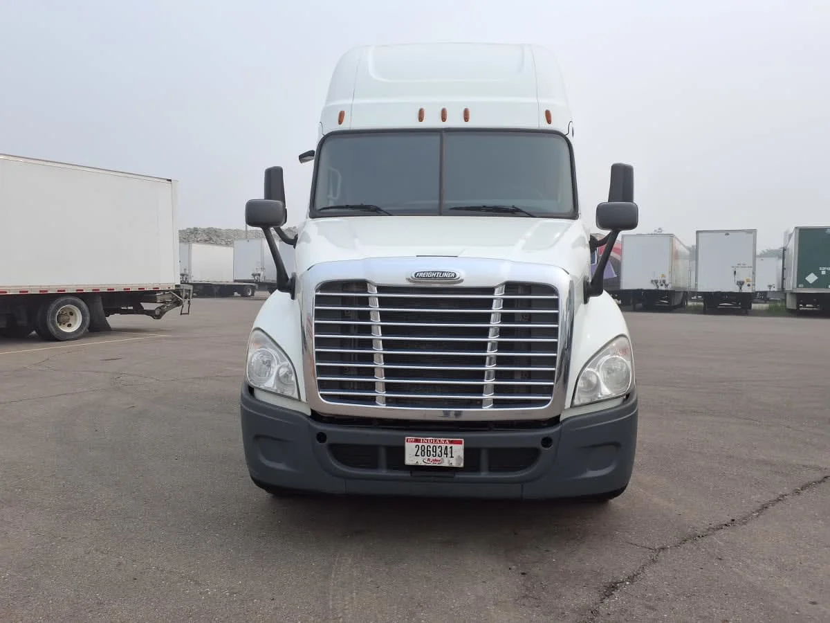 2020 Freightliner Cascadia in Taylor, MI — photo 2