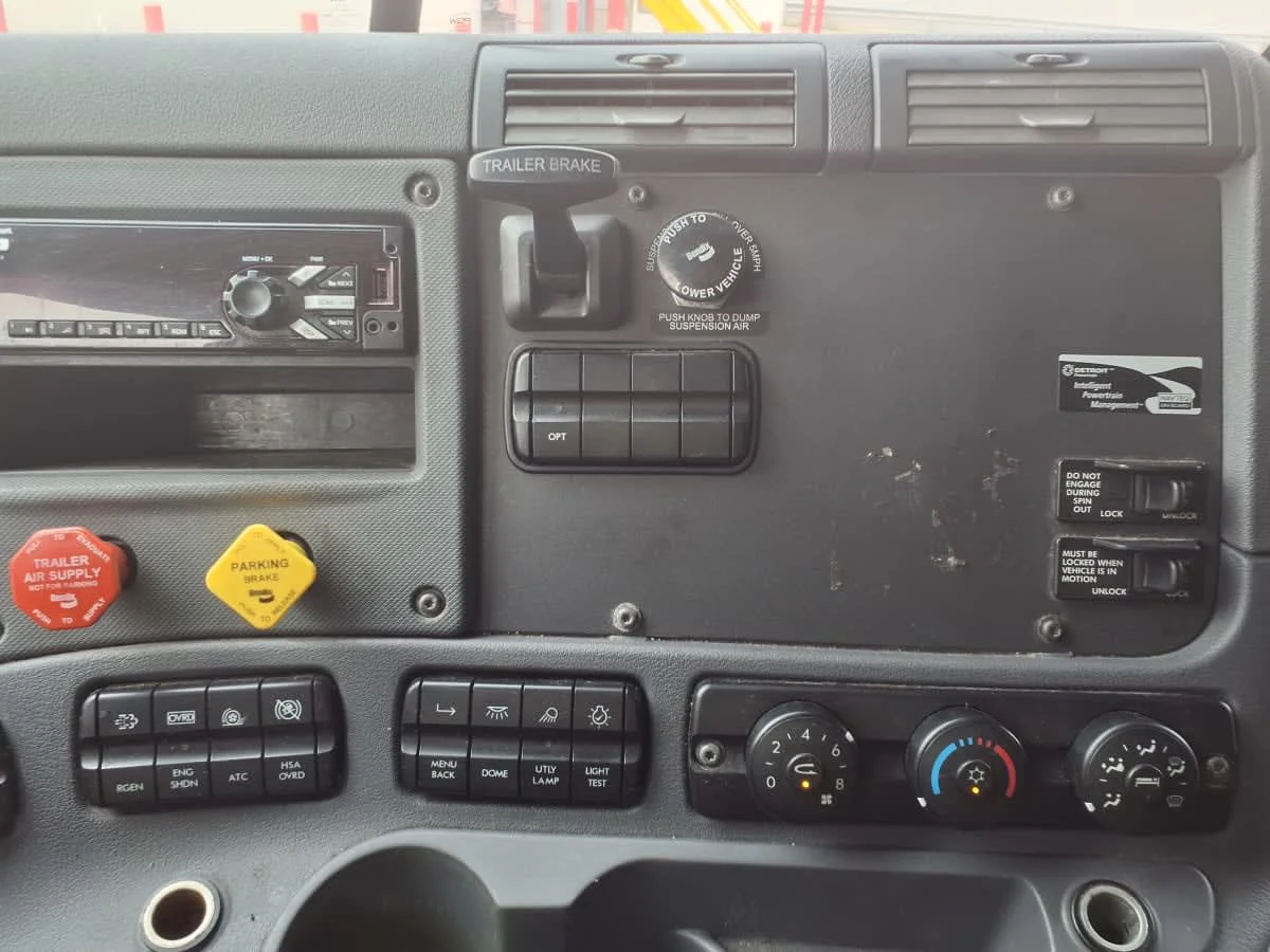 2020 Freightliner Cascadia in Taylor, MI — photo 11