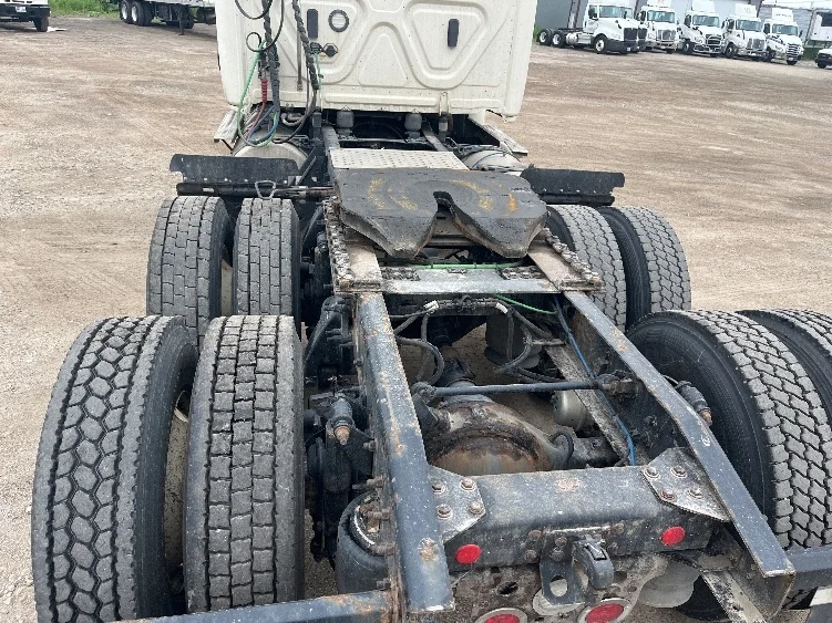 2020 Freightliner Cascadia - image 6