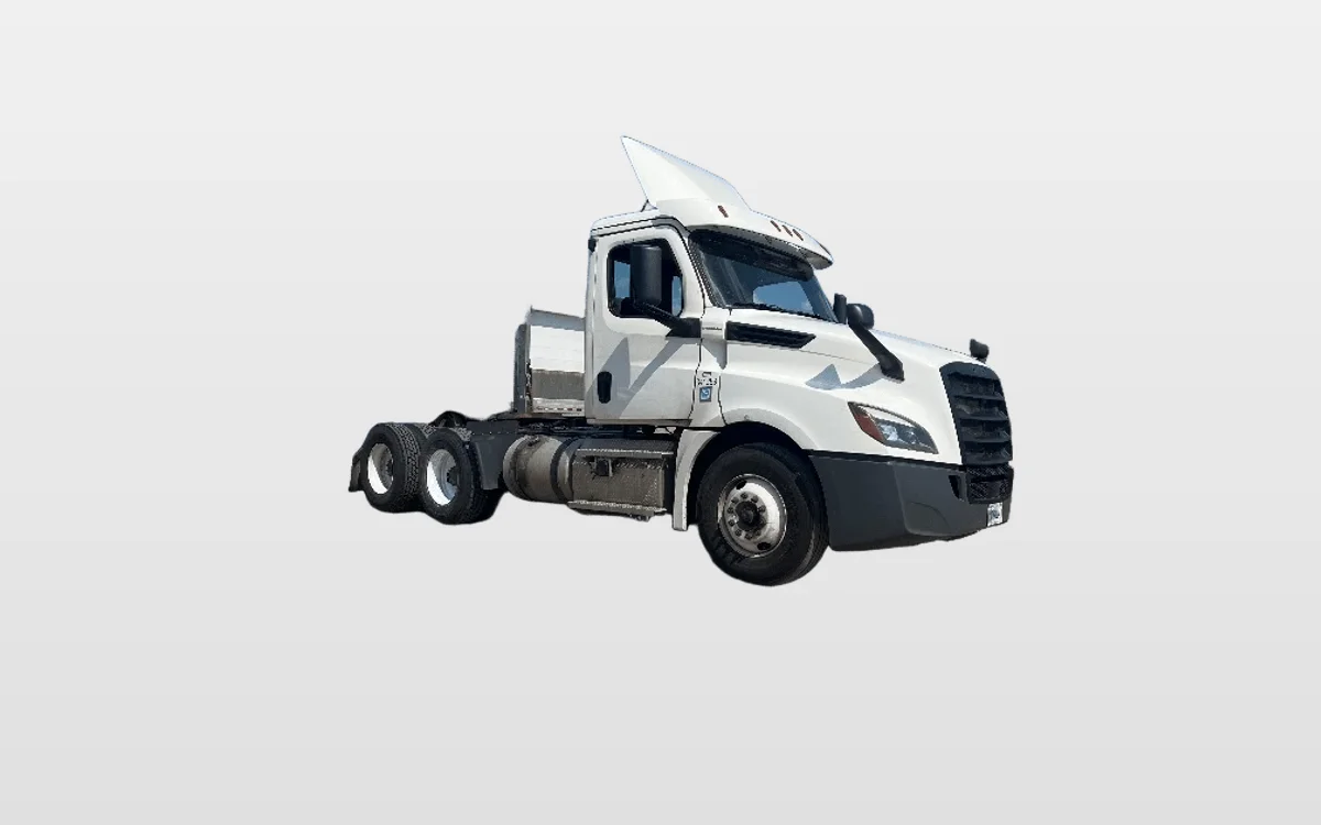 2020 Freightliner Cascadia - image 1