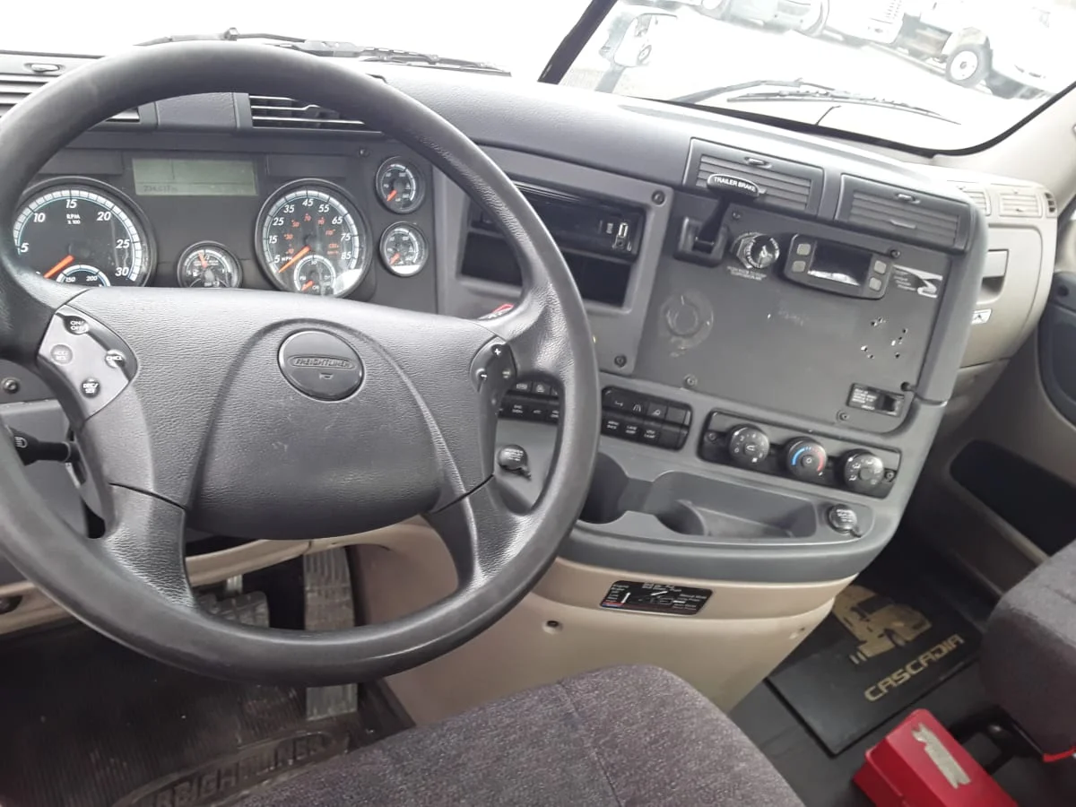 2017 Freightliner Cascadia - image 10