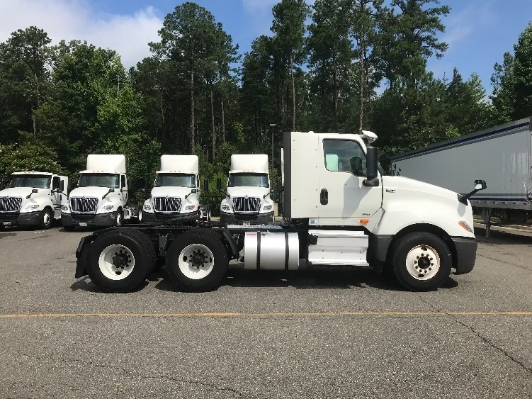 2019 International LT - image 8