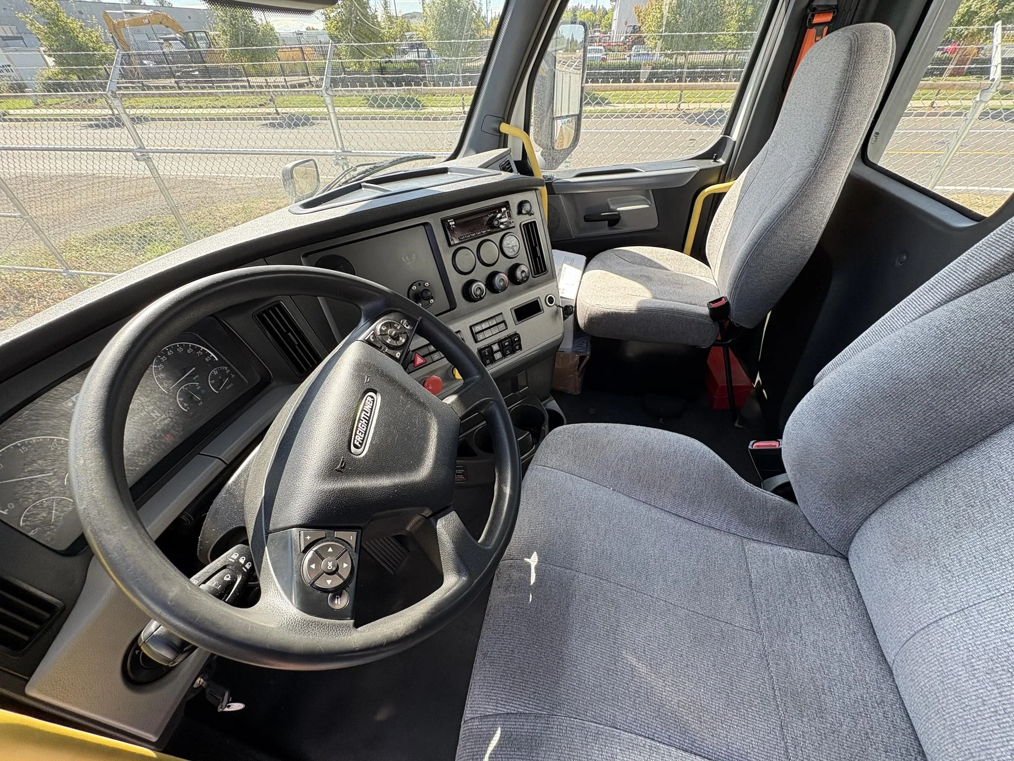 2021 Freightliner Cascadia in Ridgefield, WA — photo 4