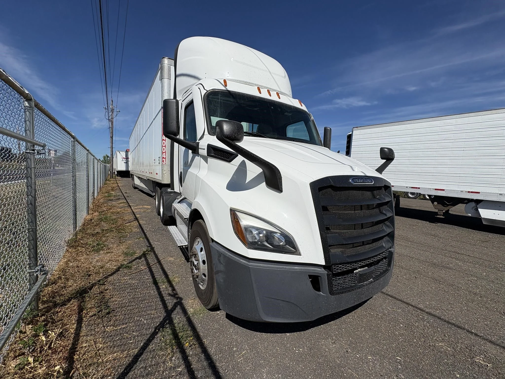 2021 Freightliner Cascadia in Ridgefield, WA — photo 2