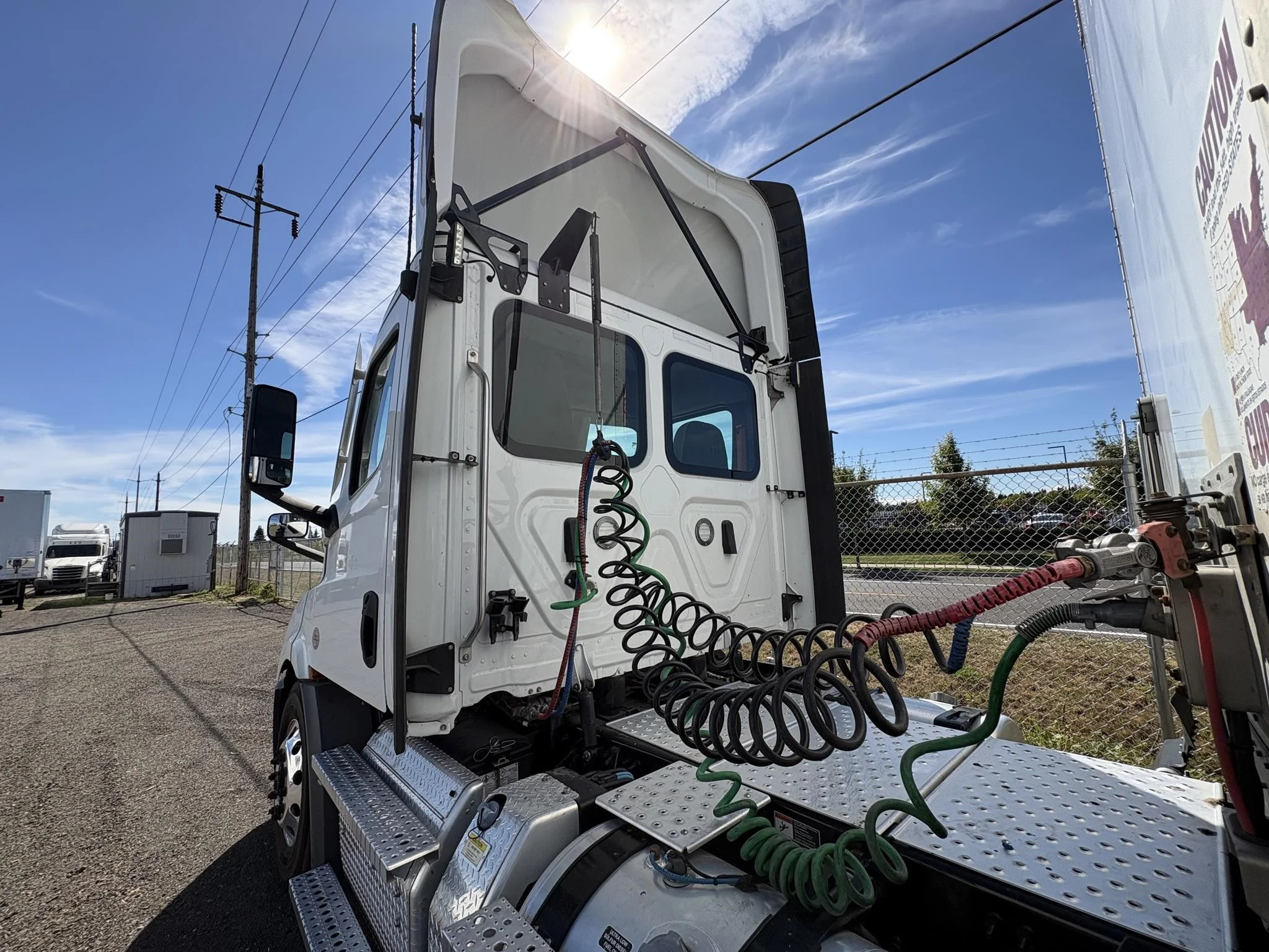 2021 Freightliner Cascadia in Ridgefield, WA — photo 3