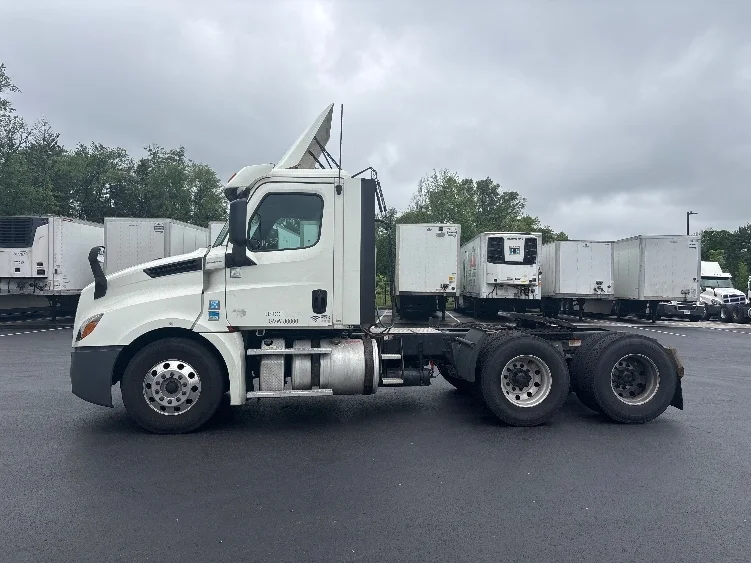 2018 Freightliner Cascadia - image 4