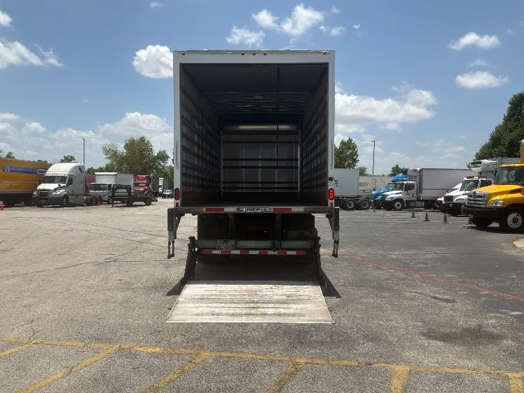 2020 Hino 268 in San Antonio, TX — photo 9