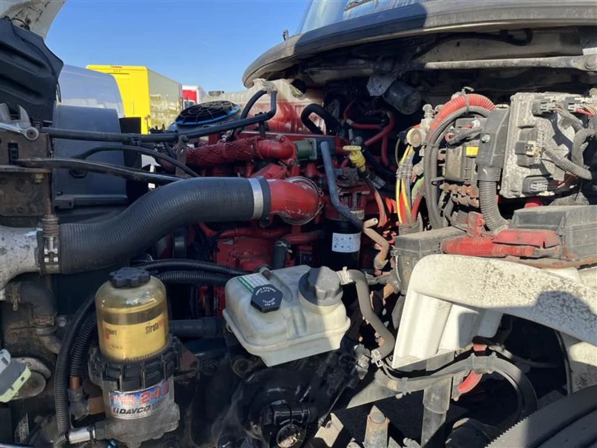 2016 Freightliner M2 106 - image 10