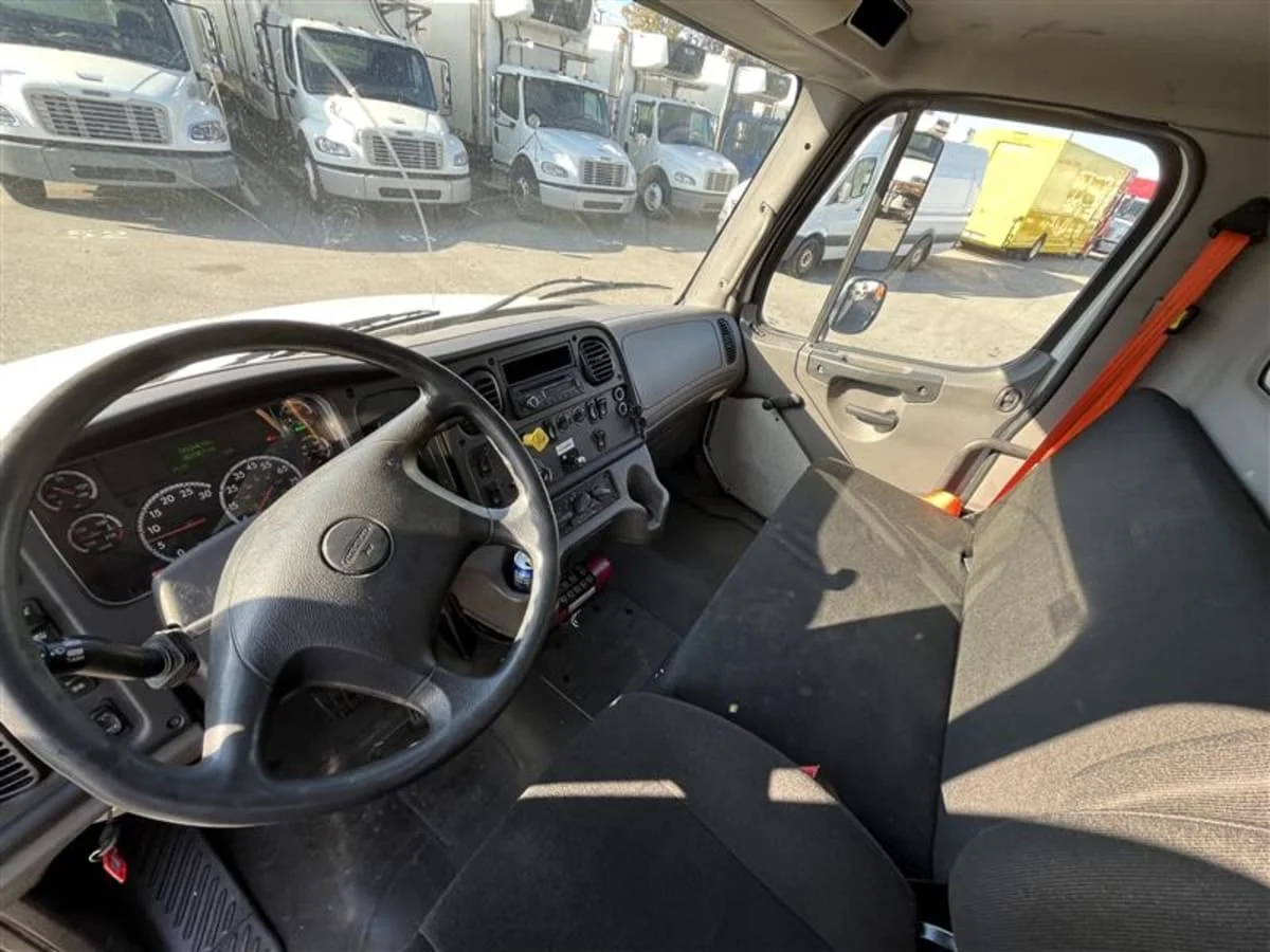 2016 Freightliner M2 106 - image 9