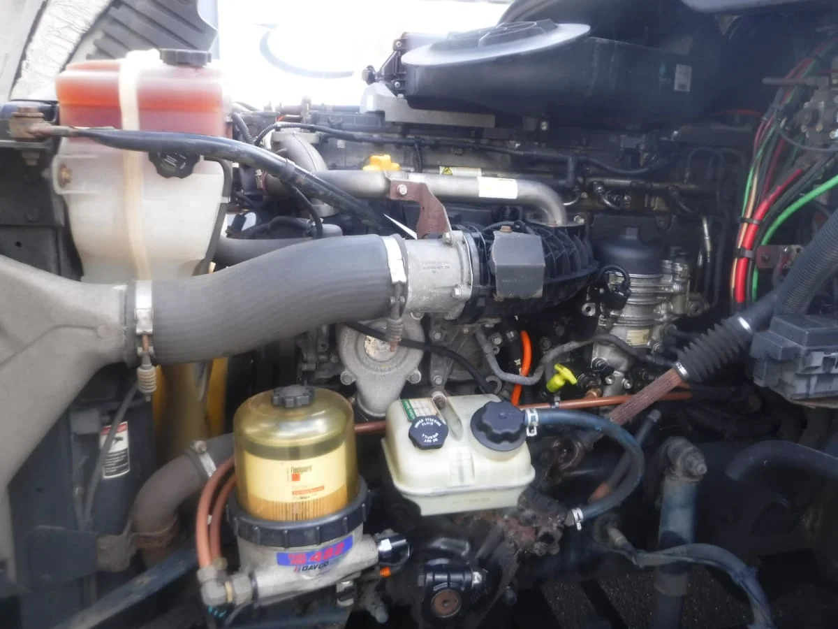 2018 Freightliner Cascadia - image 8