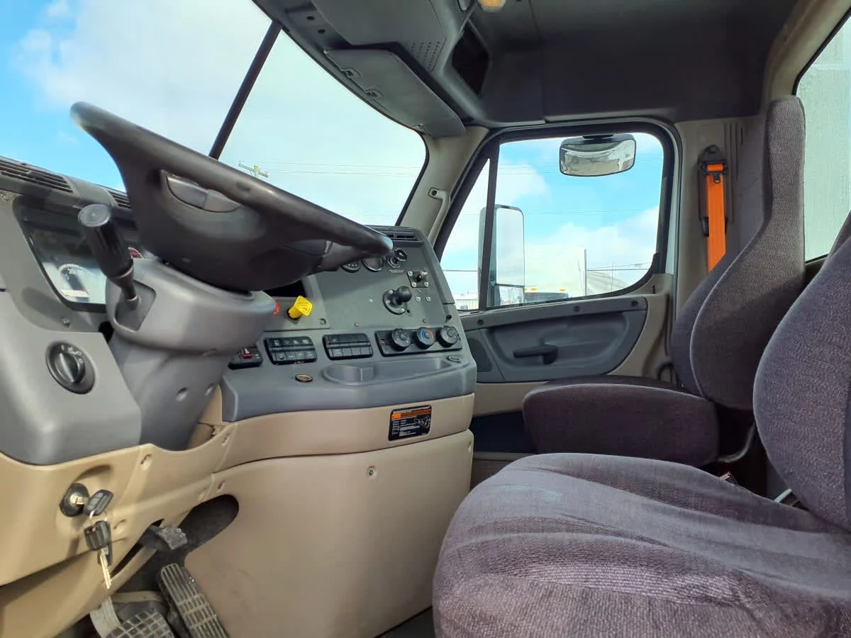 2016 Freightliner Cascadia in Indianapolis, IN — photo 7