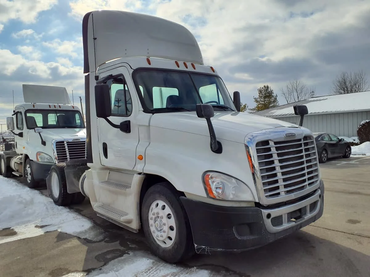 2016 Freightliner Cascadia in Indianapolis, IN — photo 3