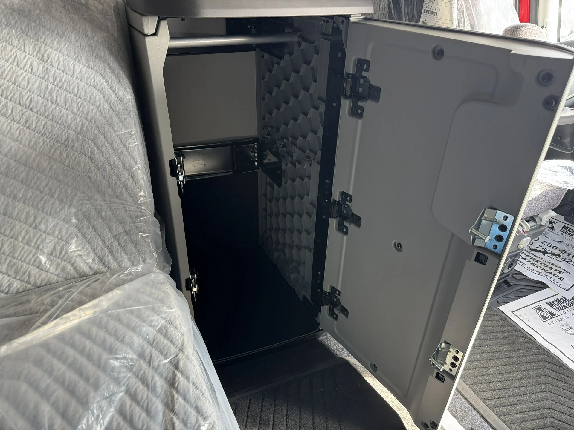 2027 Volvo VNL 860 - image 14