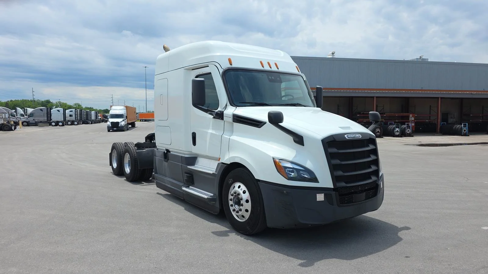 2021 Freightliner Cascadia in Indianapolis, IN