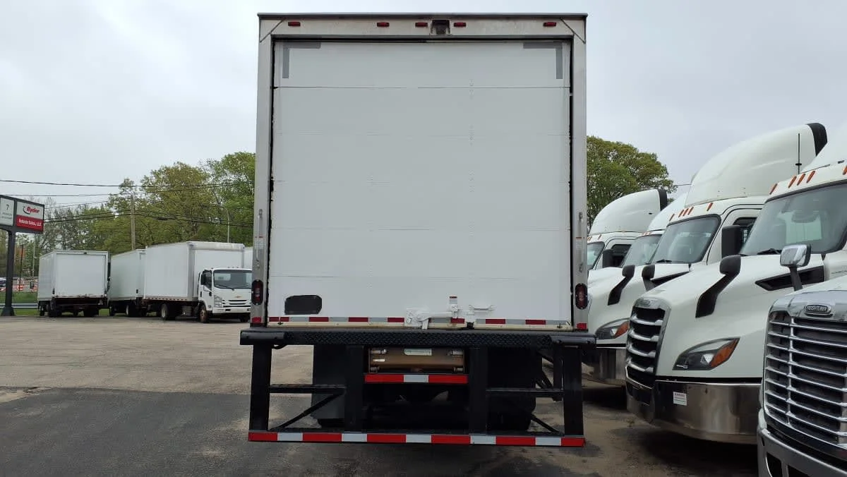 2018 Freightliner M2 106 in Warwick, RI — photo 5