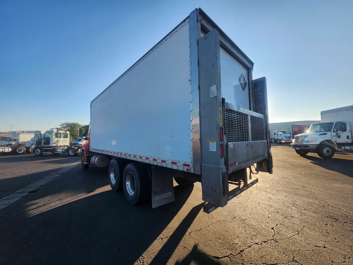 2018 Freightliner Cascadia - image 6