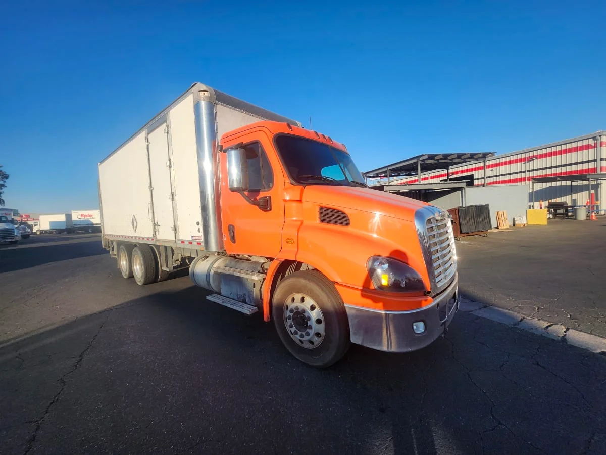2018 Freightliner Cascadia - image 3