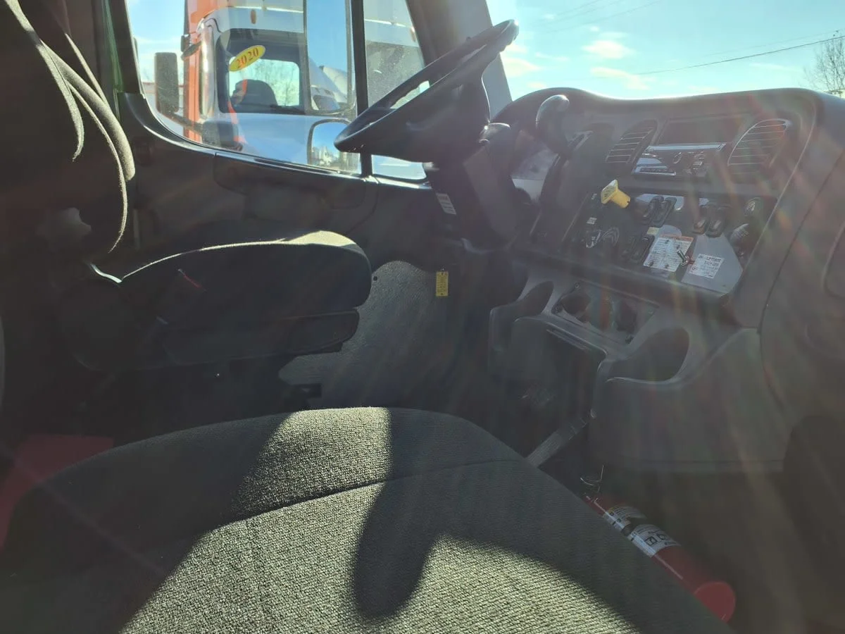2019 Freightliner M2 106 in Minneapolis, MN — photo 7