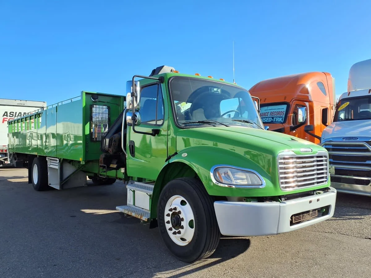 2019 Freightliner M2 106 in Minneapolis, MN — photo 3