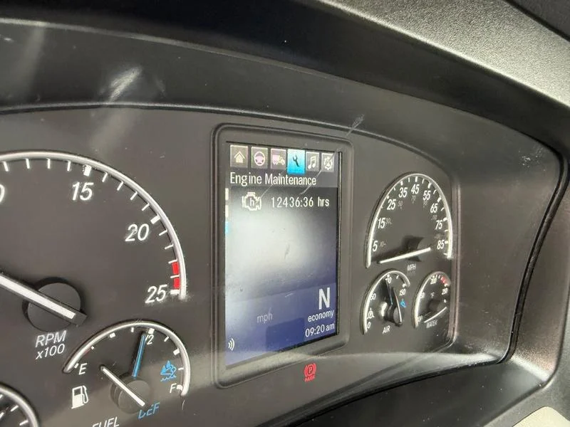 2021 Freightliner Cascadia in Walton, KY — photo 7