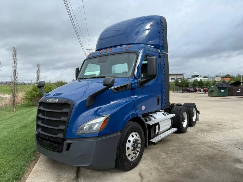 2021 Freightliner Cascadia in Walton, KY — photo 9