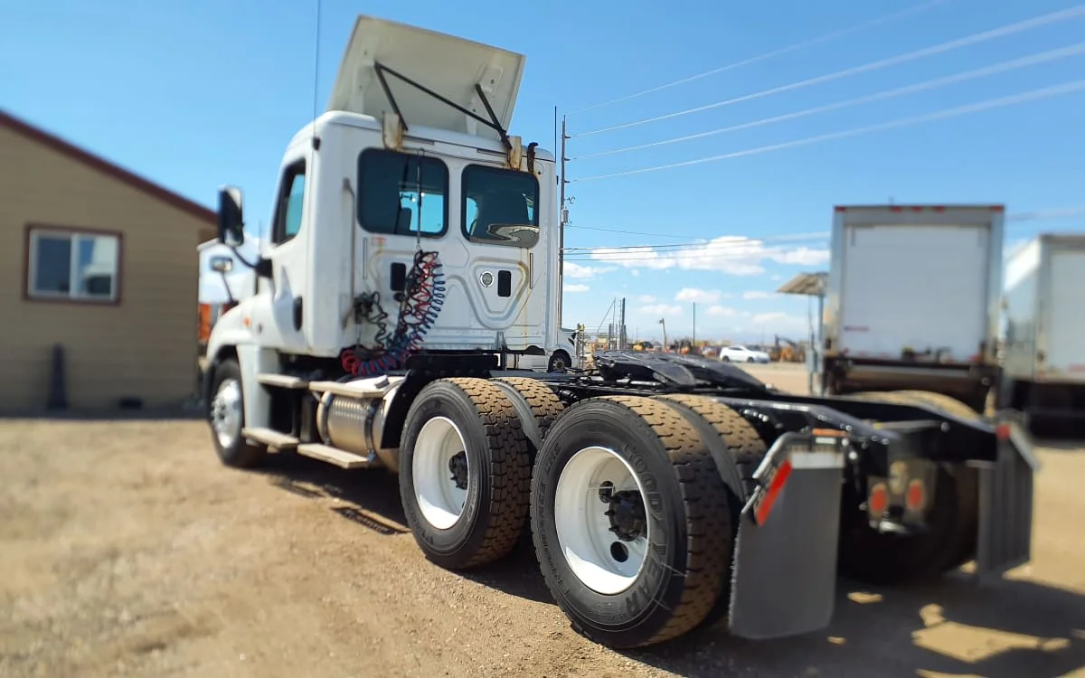 2017 Freightliner Cascadia - image 6