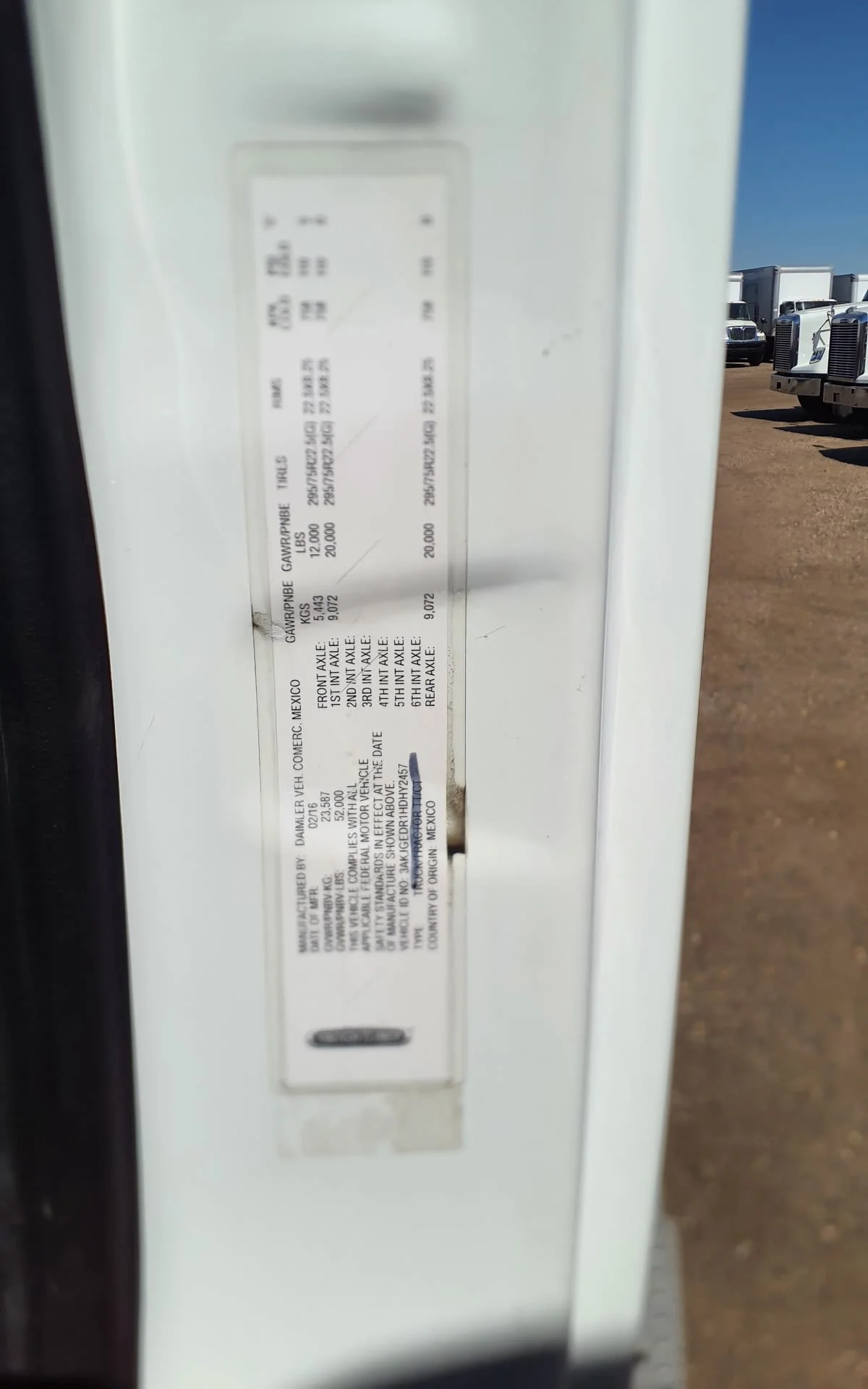 2017 Freightliner Cascadia - image 10