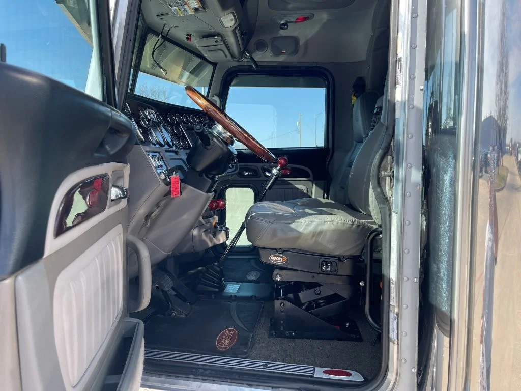 2021 Peterbilt 389 - image 10