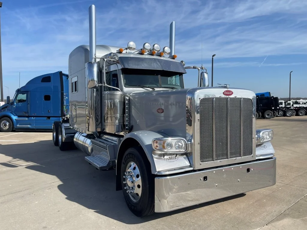 2021 Peterbilt 389 - image 7