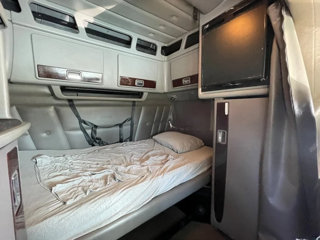 2021 Peterbilt 389 - image 15