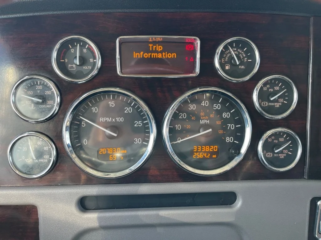 2021 Peterbilt 389 - image 11