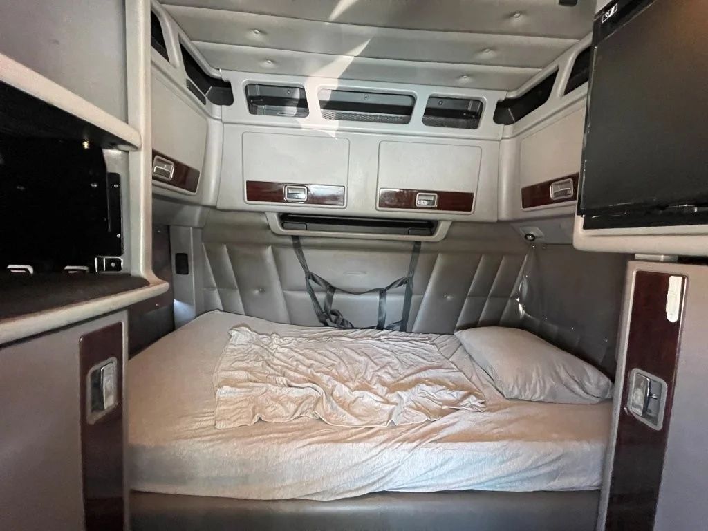 2021 Peterbilt 389 - image 14