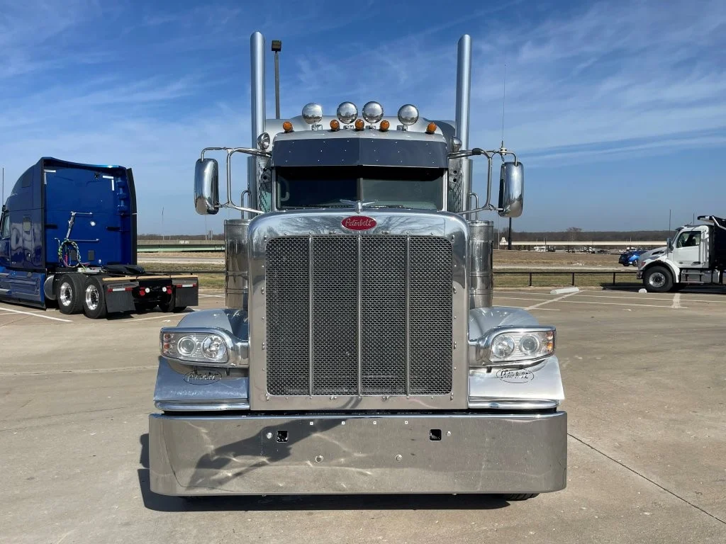 2021 Peterbilt 389 - image 8