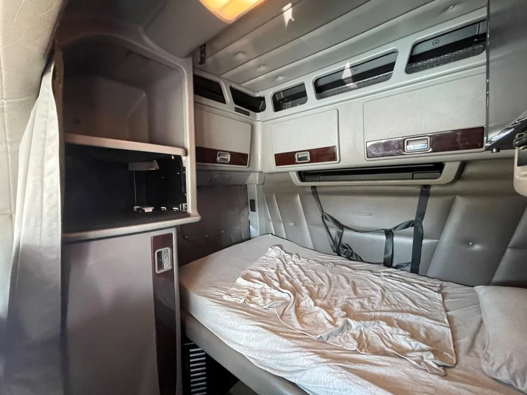 2021 Peterbilt 389 - image 13