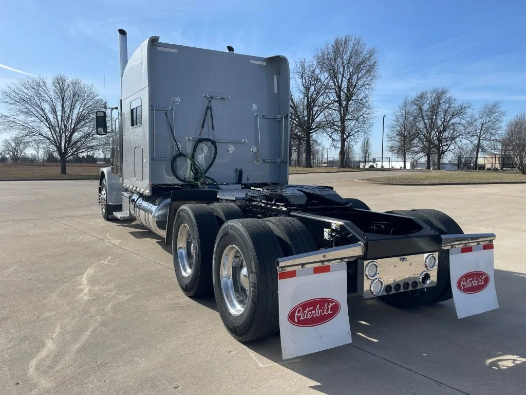 2021 Peterbilt 389 - image 3