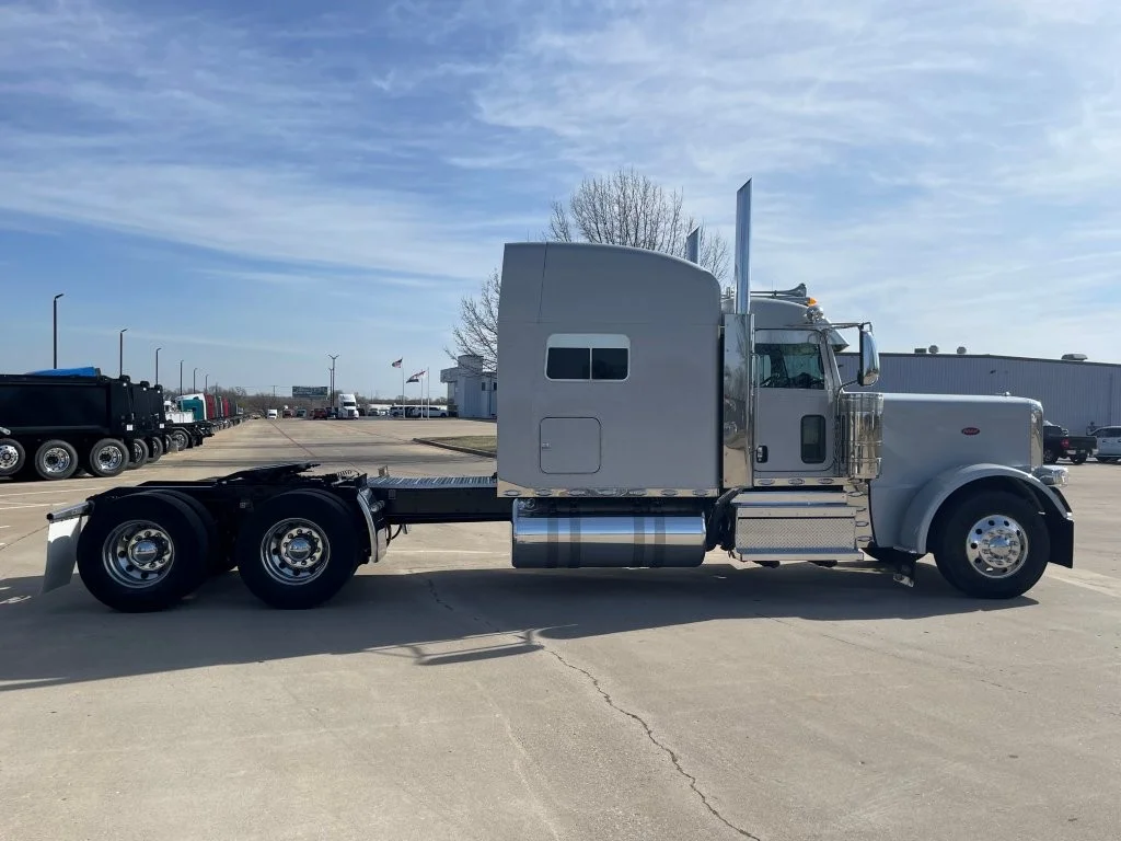 2021 Peterbilt 389 - image 6