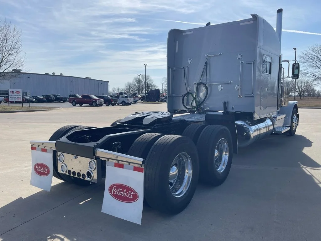 2021 Peterbilt 389 - image 5
