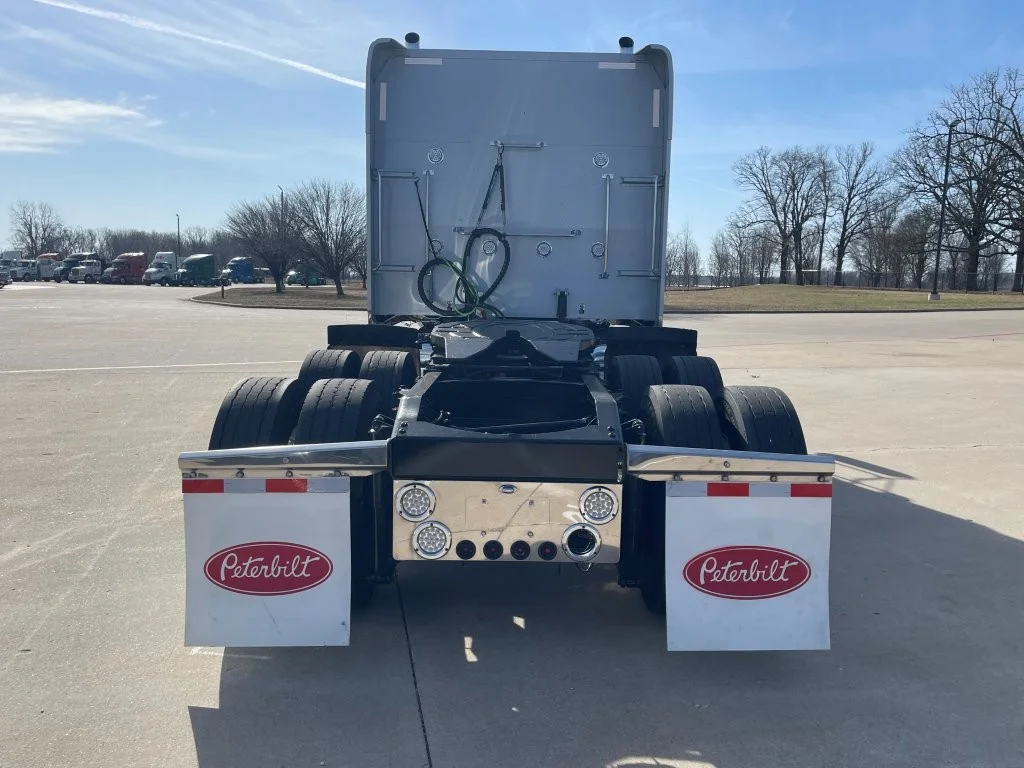 2021 Peterbilt 389 - image 4