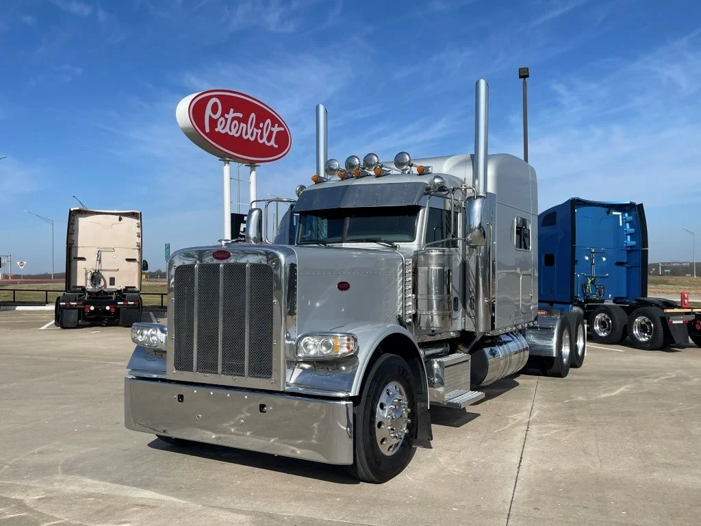 2021 Peterbilt 389 in Springfield, MO