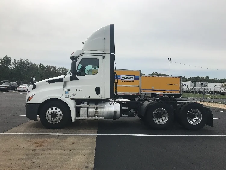 2020 Freightliner Cascadia - image 4