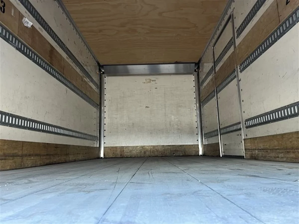 2019 Freightliner M2 106 in Beltsville, MD — photo 8