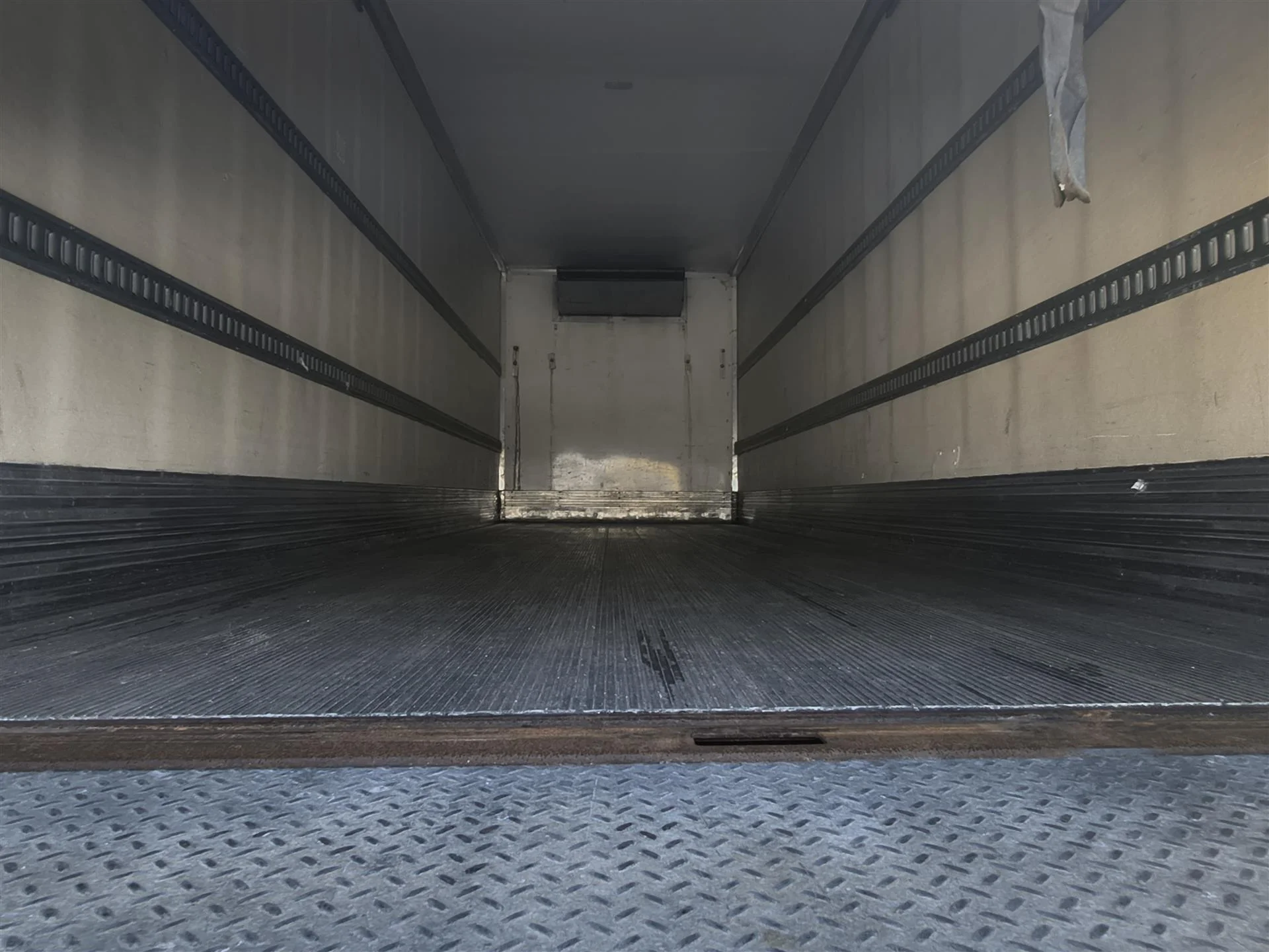 2019 Hino 268 - image 8