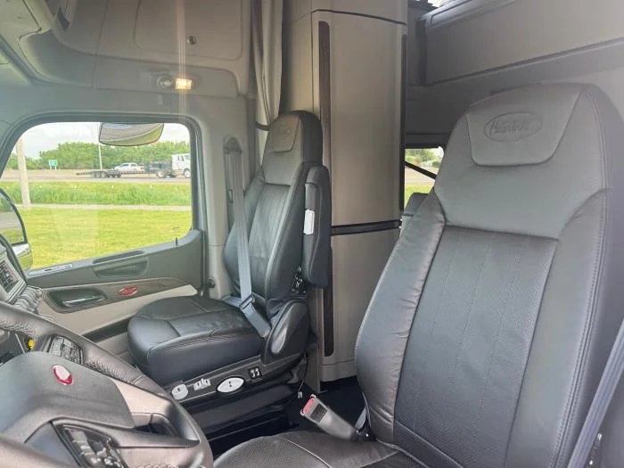 2026 Peterbilt 579 - image 14